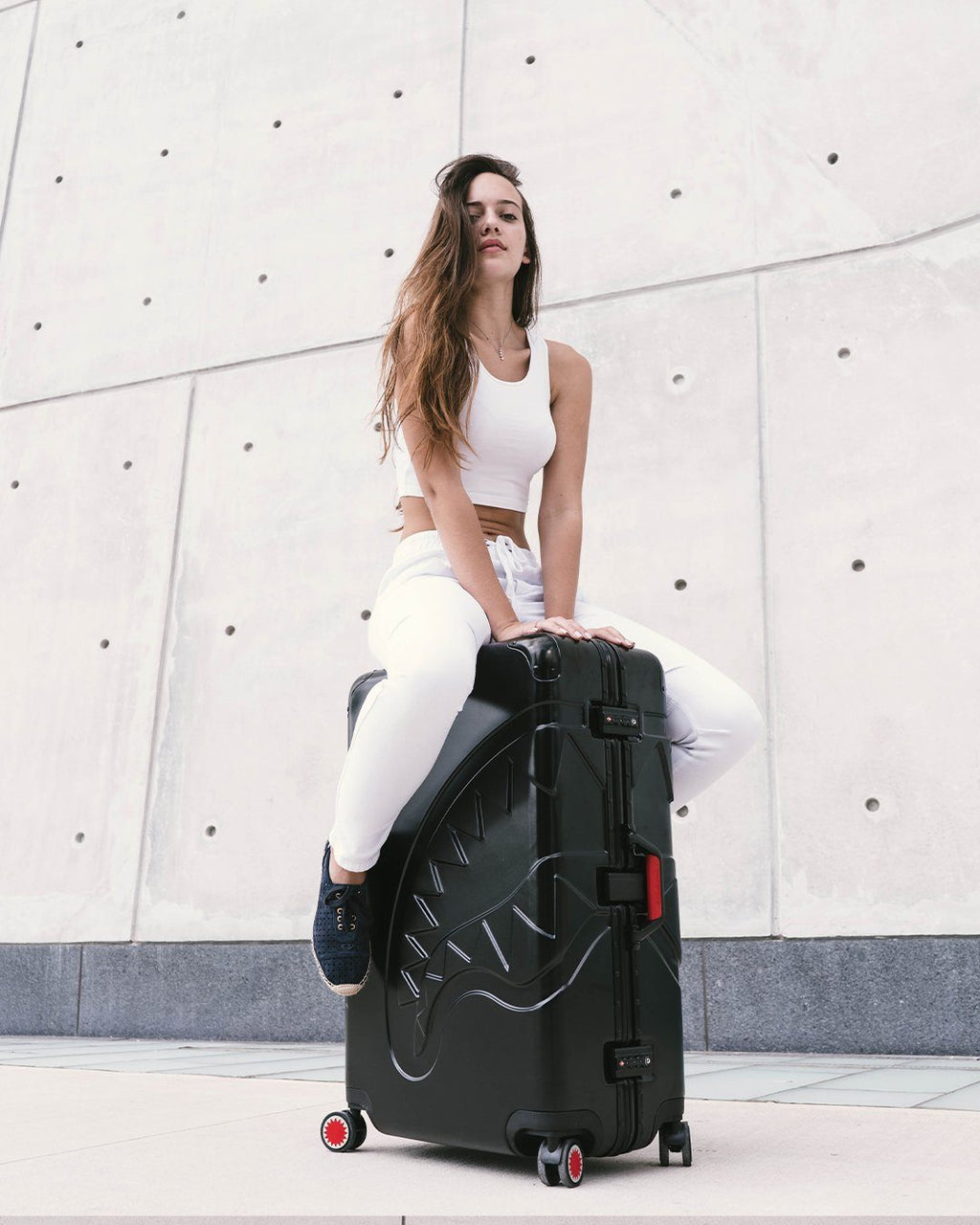 SHARKITECTURE MOLDED 29? FULL-SIZE LUGGAGE