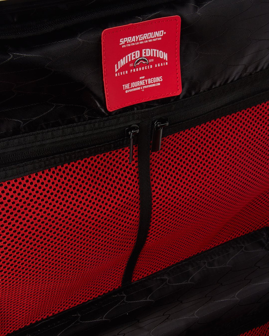 SHARKITECTURE MOLDED 29? FULL-SIZE LUGGAGE