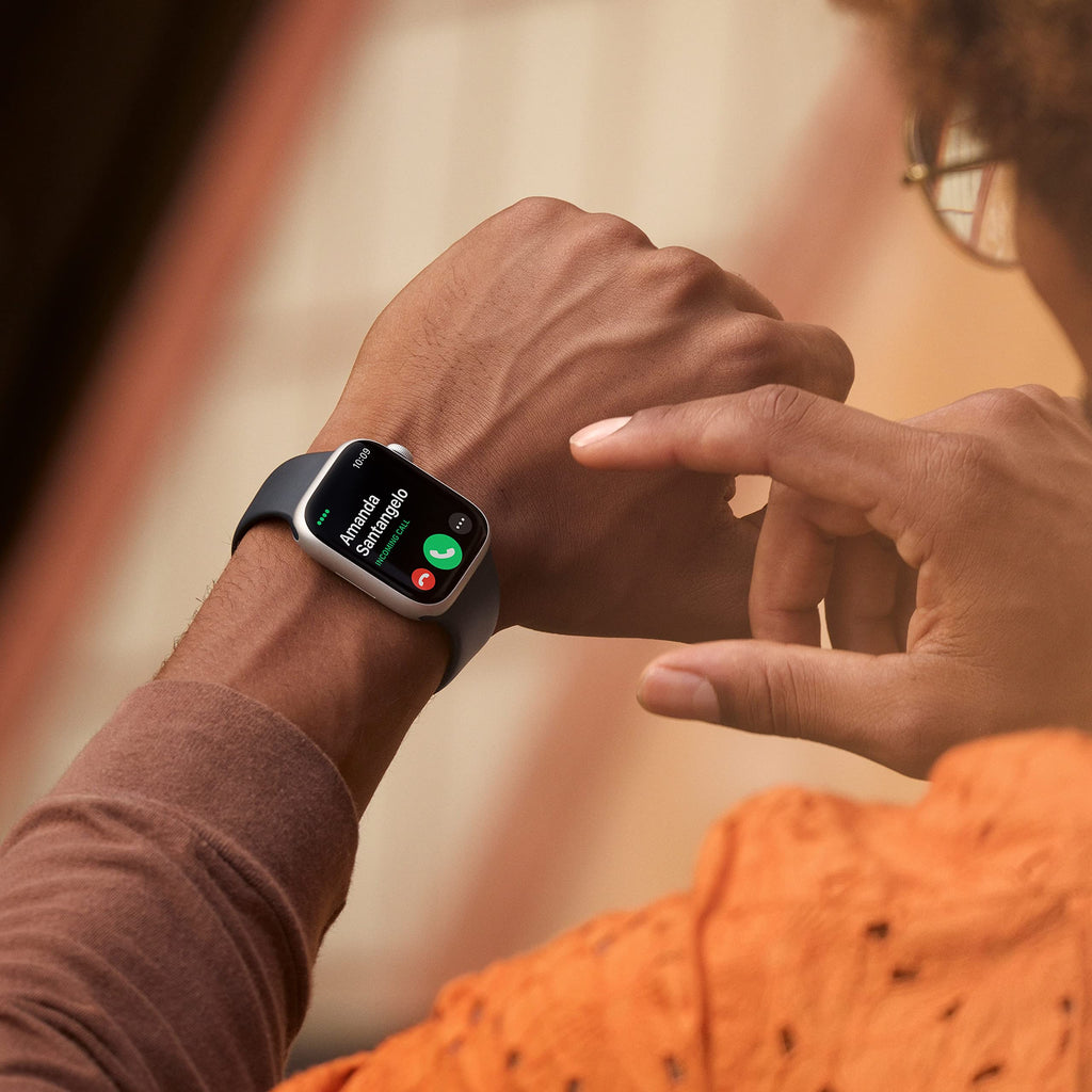 Apple Watch Series 8 (GPS) 45mm Aluminum Case w/ (PRODUCT)RED Sport Band - M/L - (PRODUCT)RED - (2022)