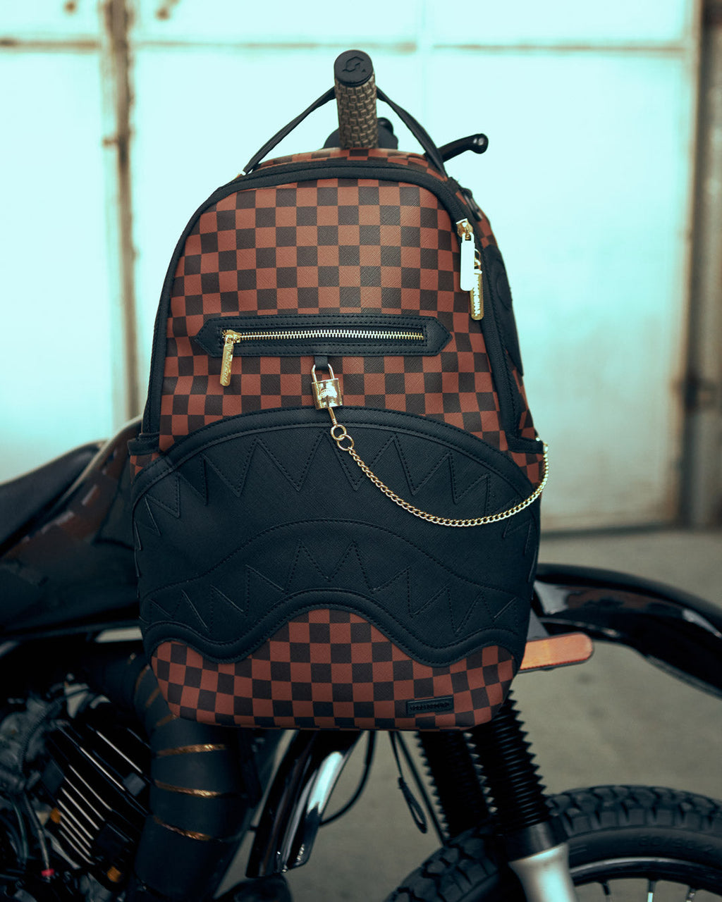 HENNY LOCK SHARKS IN PARIS BACKPACK (DLXV)
