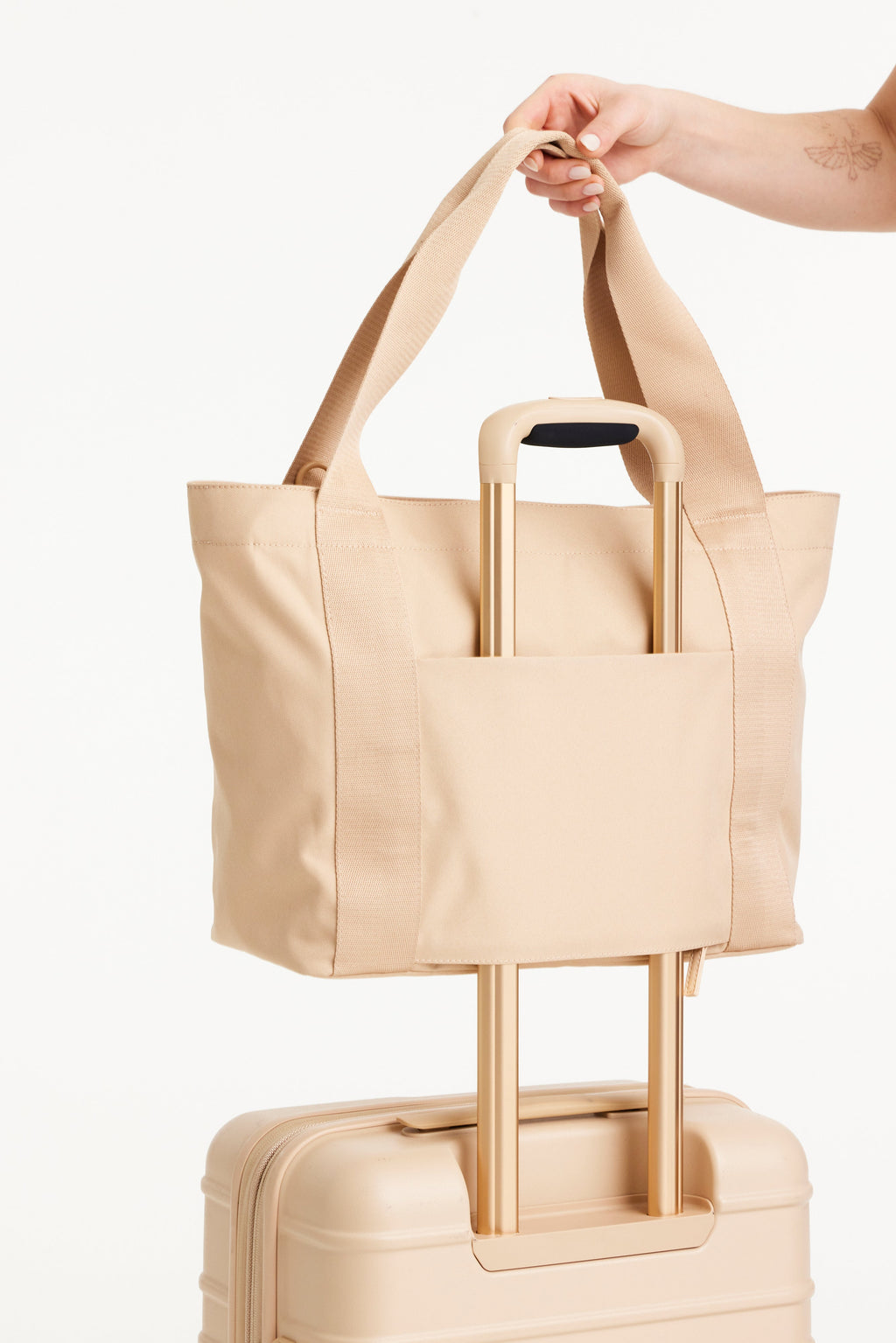 Resale The B�ISics Tote in Beige