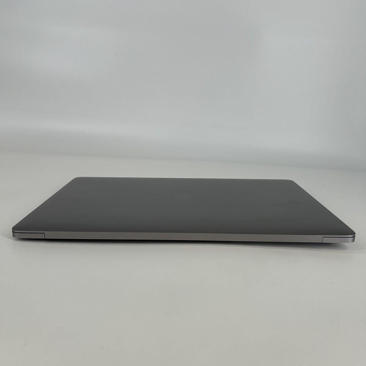 Apple MacBook Pro 15 Touch Bar 2018 Space Gray 2.9 GHz Intel Core i9 8th Gen. 32GB RAM 1TB Solid State Drive AMD - Image 9