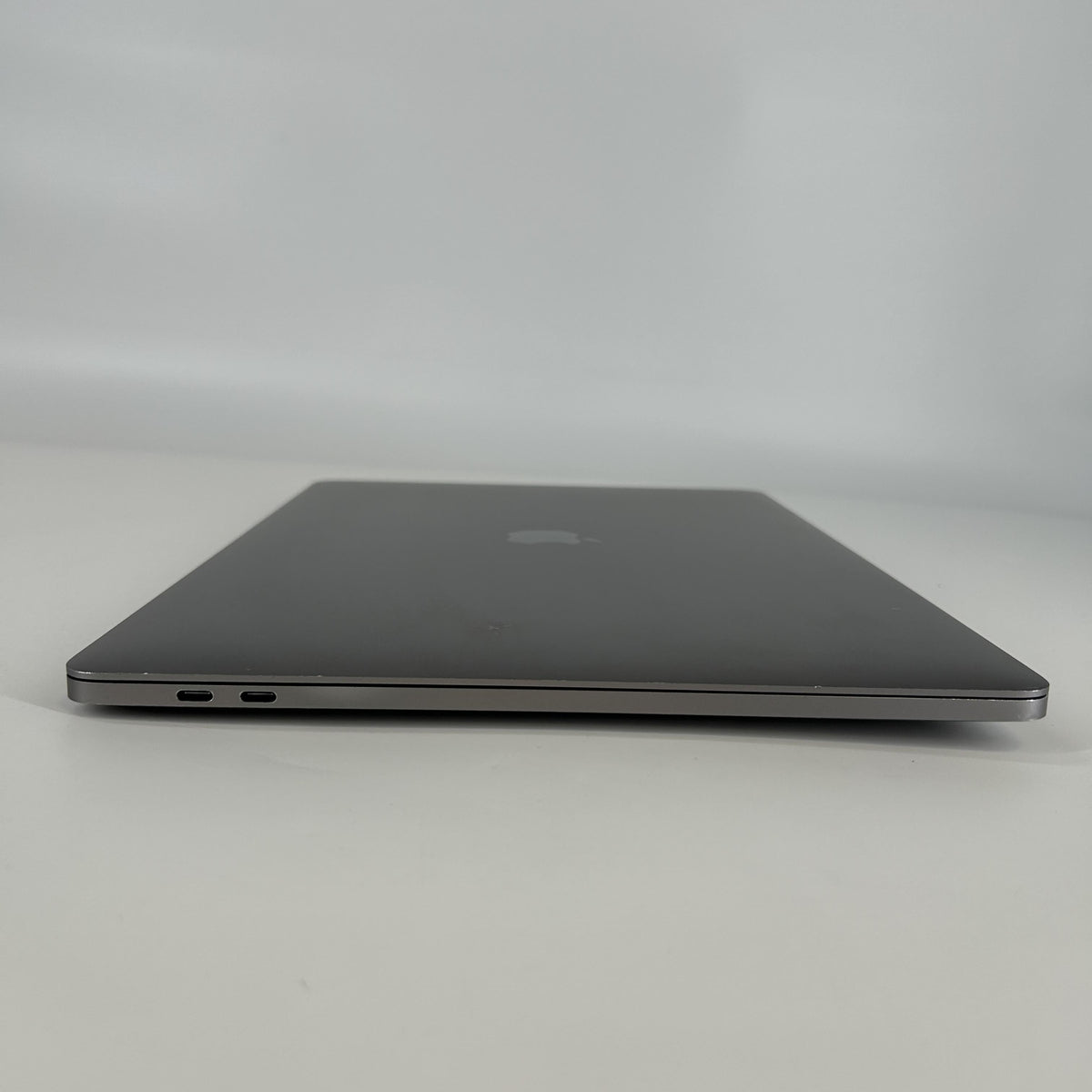 Apple MacBook Pro 15 Touch Bar 2018 Space Gray 2.9 GHz Intel Core i9 8th Gen. 32GB RAM 1TB Solid State Drive AMD - Image 11