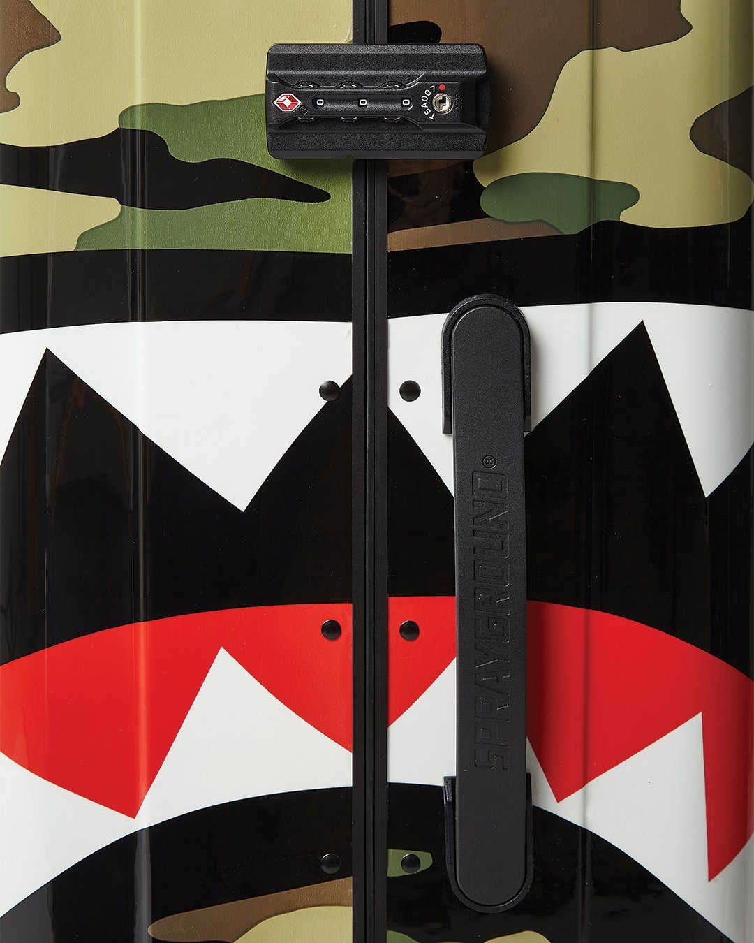 SHARKNAUTICS (CAMO) 29.5? FULL-SIZE LUGGAGE